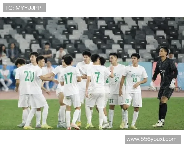 杭州足球队在全国足球团队协作排行榜中荣登第七名展现团队实力与默契 杭州足球队在全国足球团队协作排行榜中荣登第七名展现团队实力与默契